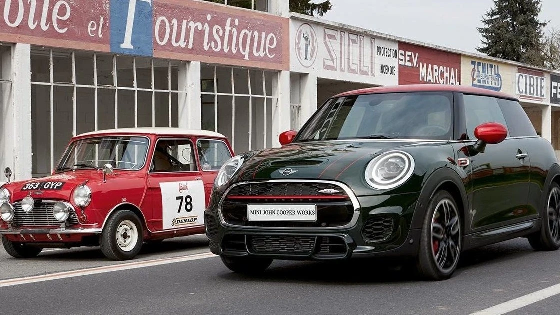 Презентация MINI Coupe на открытии крупнейшего дилерского центра в Европе.