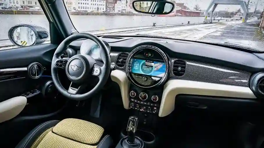Будь всегда онлайн с новым MINI