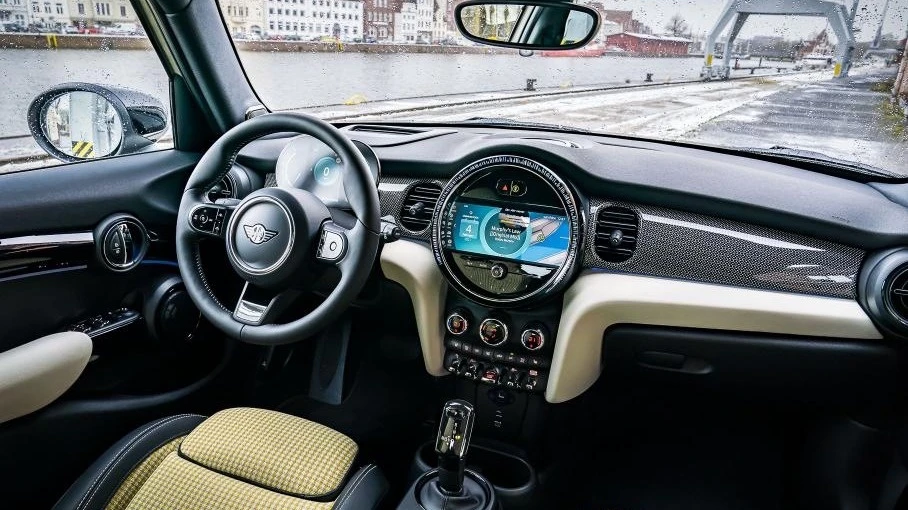 Будь всегда онлайн с новым MINI